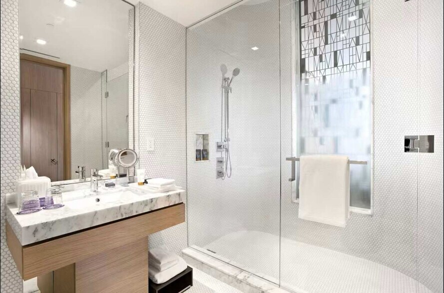 Building Photo - 805 S Miami Ave