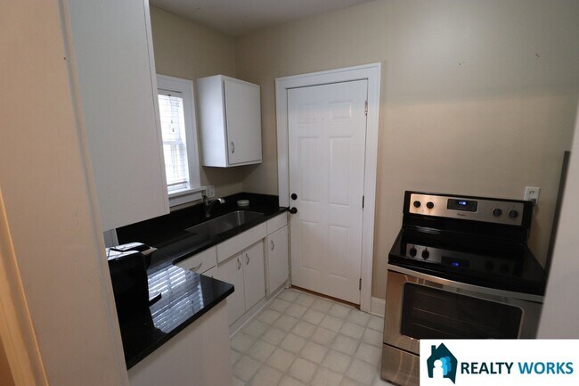 Building Photo - 2457 S 27th St