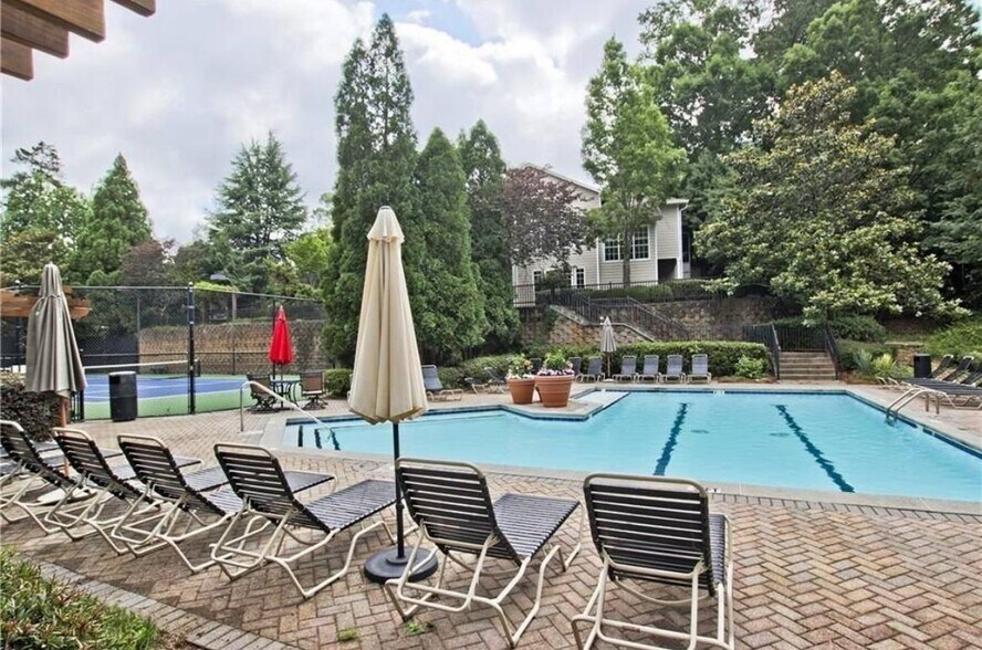 Building Photo - 1250 Parkwood Cir SE