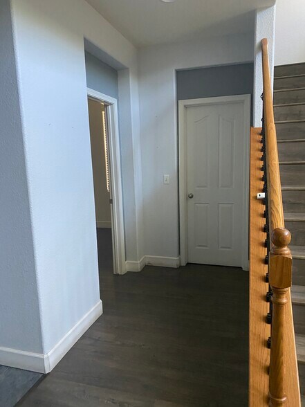 Building Photo - 555 Serena Ave