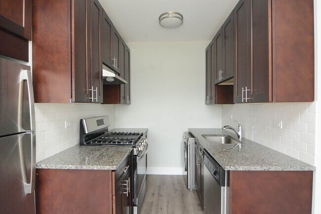 Building Photo - 728 St Johns Ave