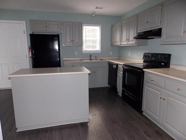 Building Photo - FALL 2026-2086 Gabbies Run