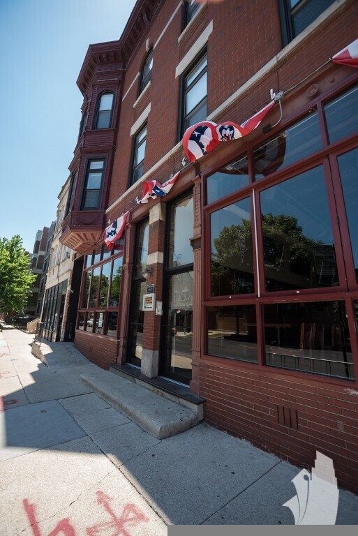 Building Photo - 3356 N Sheffield Ave