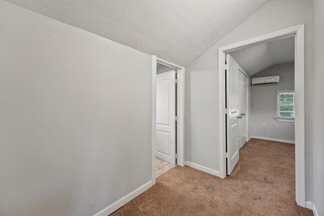 Building Photo - 16730 Springfield Dr
