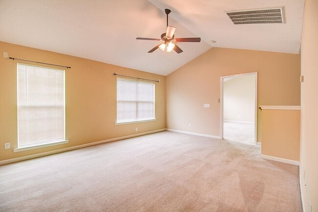 Building Photo - 183 Vintage Cir