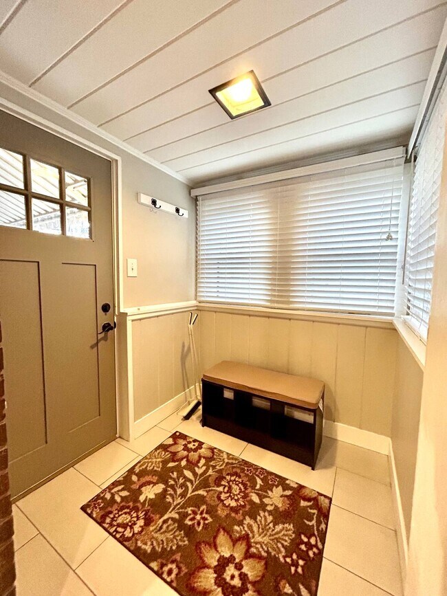 back door entry to yard - 2925 Newton St