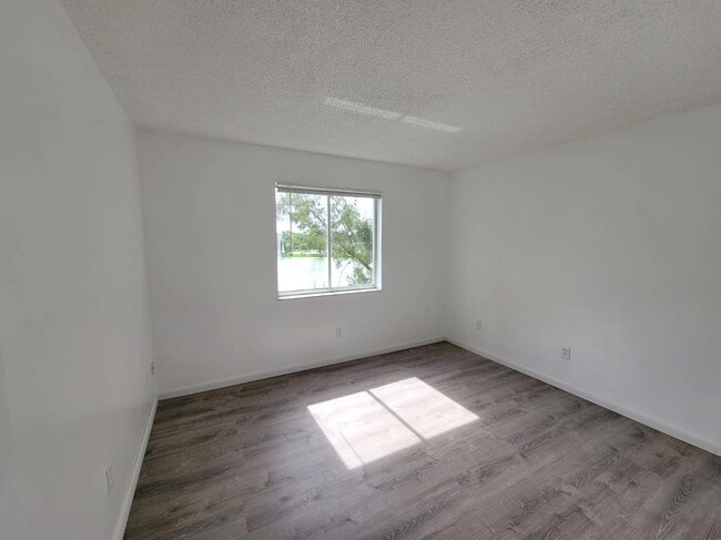 Building Photo - 14850 Naranja Lakes Blvd