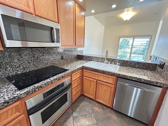 Building Photo - Beautiful 2 Bed 2 Bath Tustin Ranch Condo With Golf Course Views!