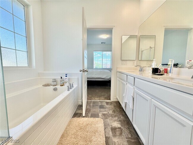 Building Photo - 20 Barbara Ln