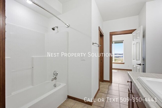 Building Photo - 6432 Melby Way NE