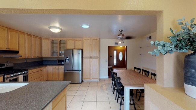 Building Photo - 11370 Travis Pl