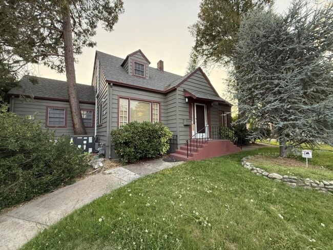 Primary Photo - 882 NE 7th St