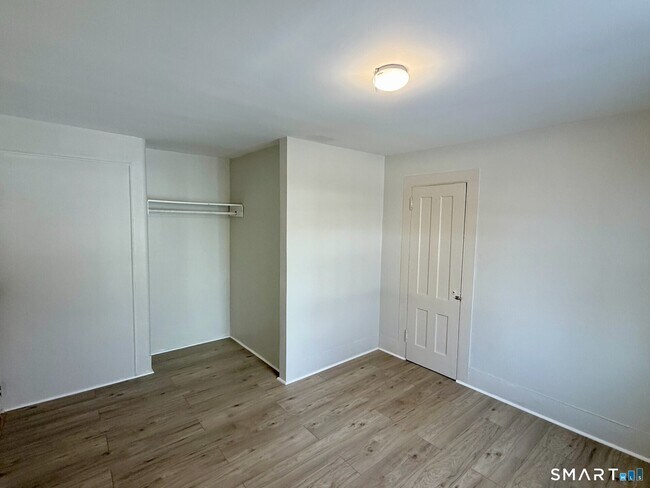 Building Photo - 10 Riverside Ave