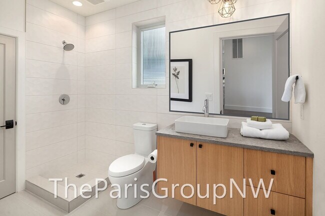 Building Photo - Absolutely Stunning 5br/4404sf Modern Magnolia Luxury