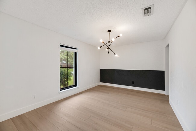 Building Photo - 2605 Glenhaven Dr