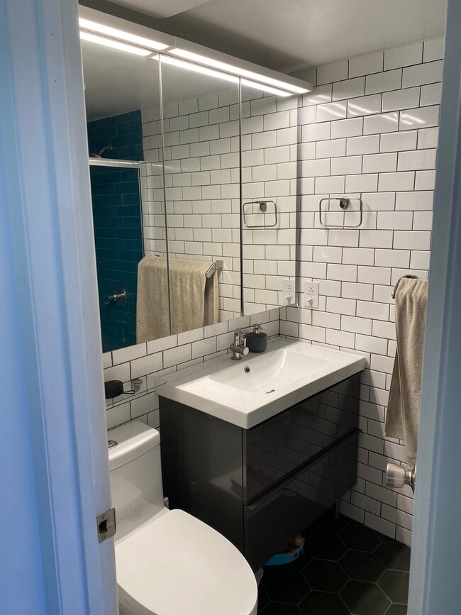 Building Photo - 136 Lance Ln