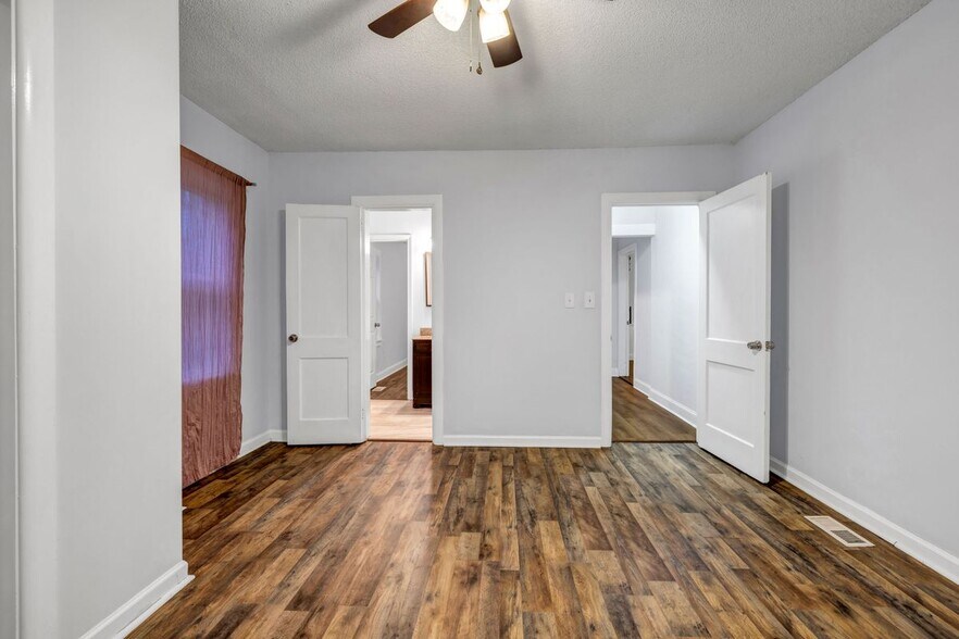 Building Photo - 1747 Parkhill Dr