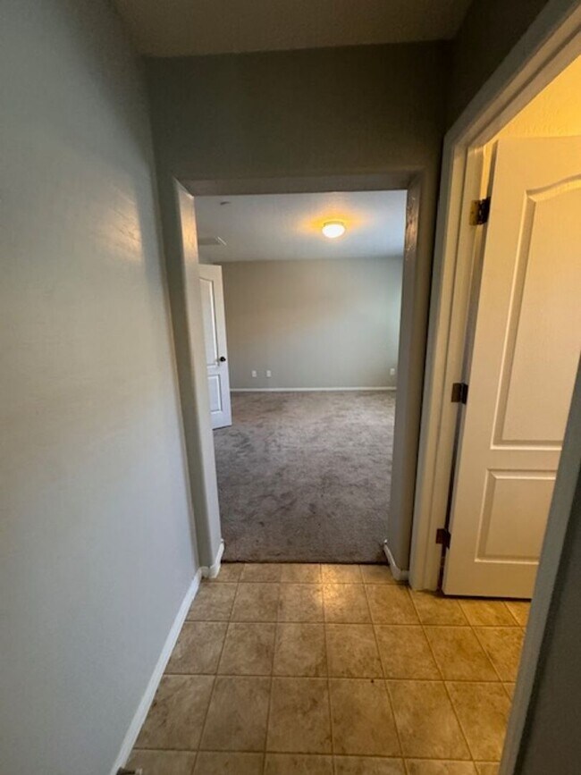 Building Photo - 3 Bedroom Home in a Gated Community! North...