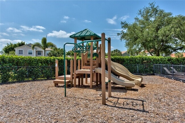 Building Photo - 2091 Grove Dr