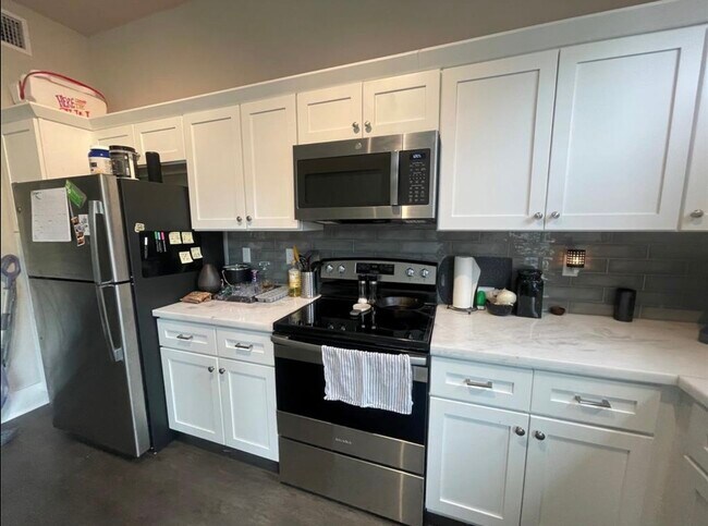 Building Photo - 2727 Houston Ave