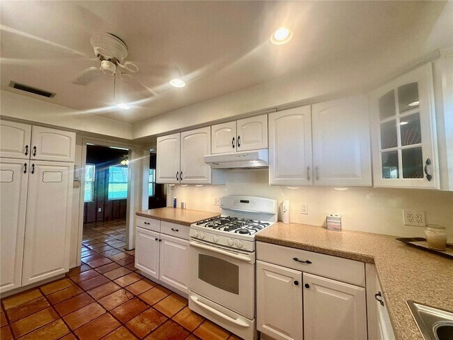 Building Photo - 1105 N Lake Otis Dr SE
