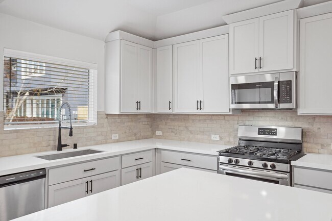 Building Photo - 2107 Pueblito Dr