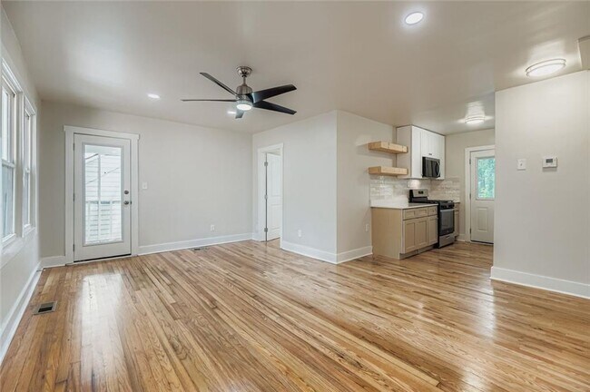 Building Photo - 1191 Beechview Dr SE