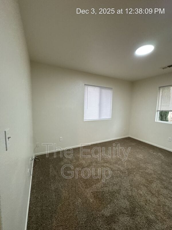 Building Photo - 2132 W Lark Ave