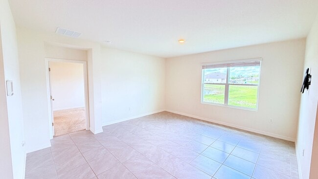 Building Photo - Charming Deltona 4/2 Ready for Move-in!