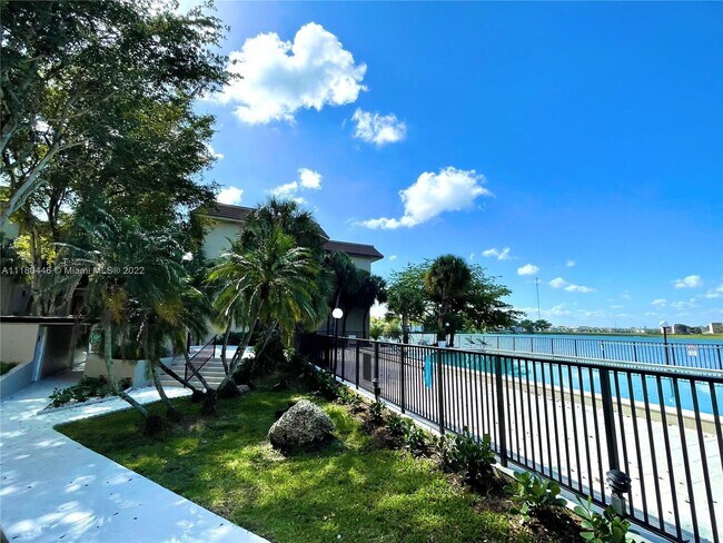 Building Photo - 461 Ives Dairy Rd