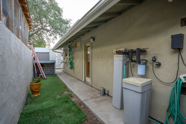 Building Photo - Executive Westside Paso Robles Home