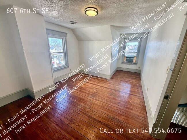 Building Photo - 607 6th St SE