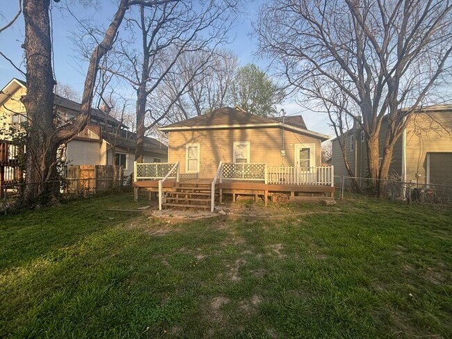 Building Photo - 1115 N Carlos Ave