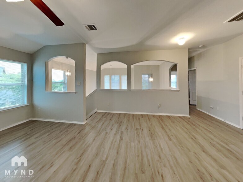 Building Photo - 414 Jasmine Cir