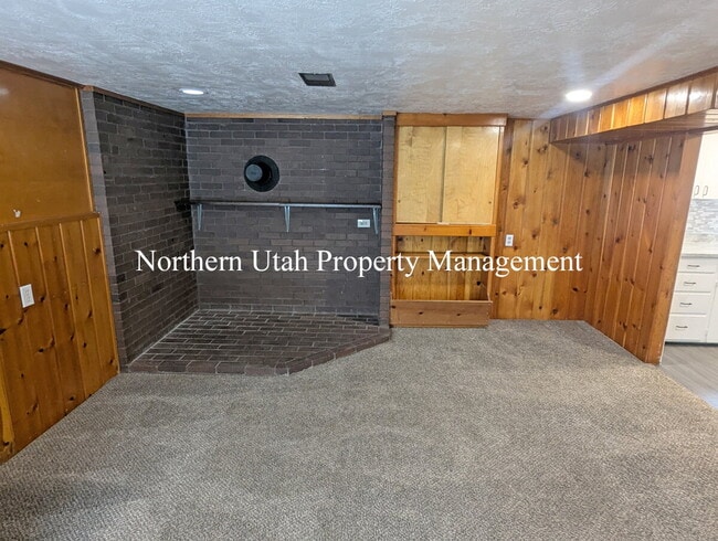Building Photo - 2 Bed 1 Bath