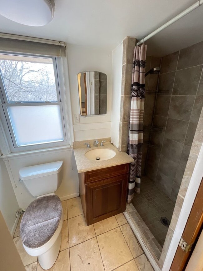 Building Photo - 3-Bedroom Home in Sought-After Cranbrook Village