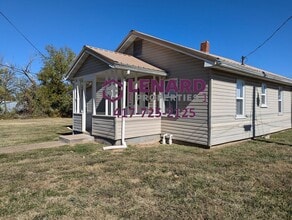 Building Photo - Charming 3 Bedroom House!