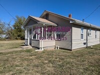 Building Photo - Charming 3 Bedroom House!