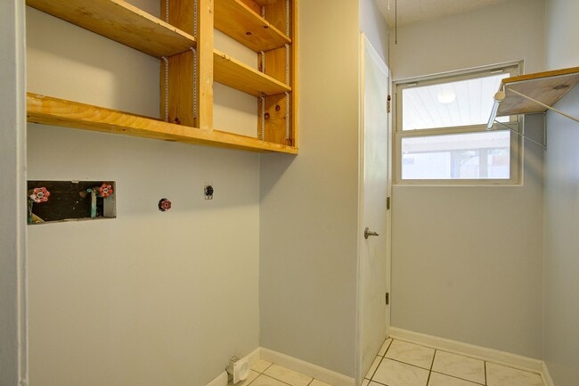 Building Photo - Very nice 4 bed 3 and a half bath home close to Boone Lake