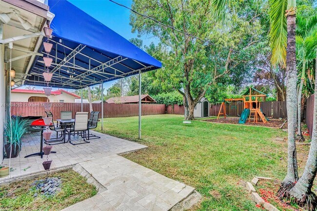 Building Photo - 6550 SW 52nd Terrace