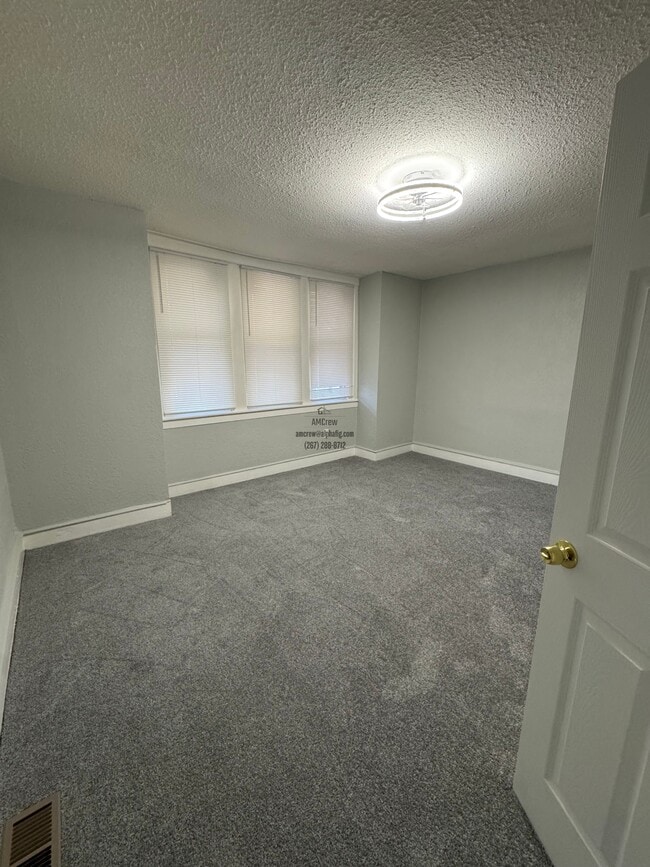 Building Photo - 5563 Matthews St