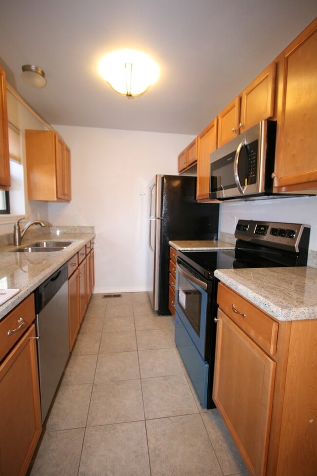 Building Photo - Great 2 bedroom condo in Old Colorado City!