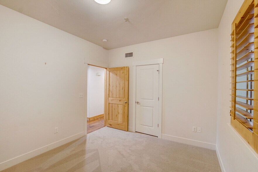 Building Photo - 5519 Lillehammer Ln