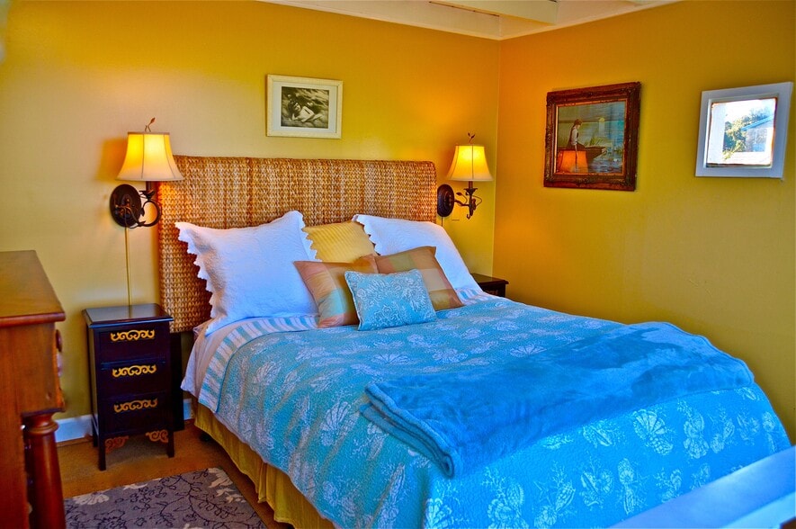 Building Photo - 137 4th St