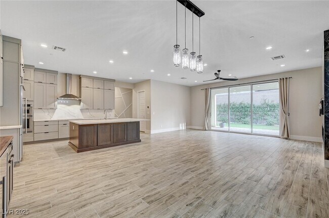 Building Photo - 3395 Stone View Ave