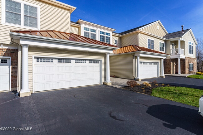 Building Photo - 502 Valley Pointe Dr