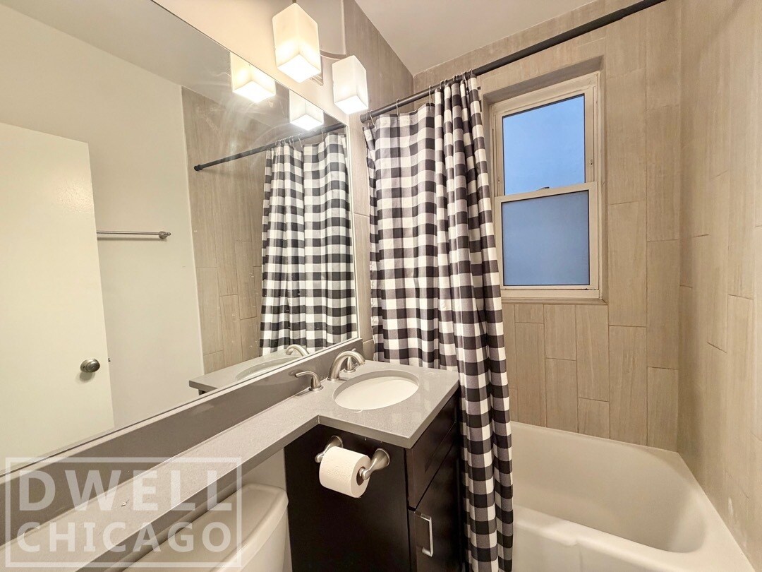 Building Photo - 501 W Belmont Ave