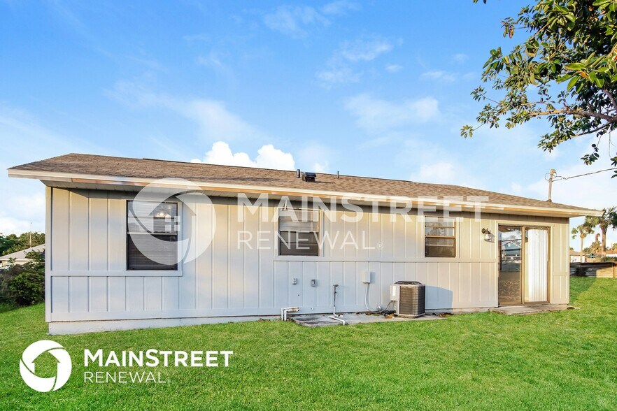 Building Photo - 339 13th Ln SW