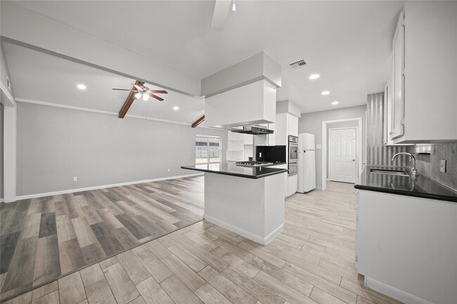 Building Photo - 13411 Anna Ct