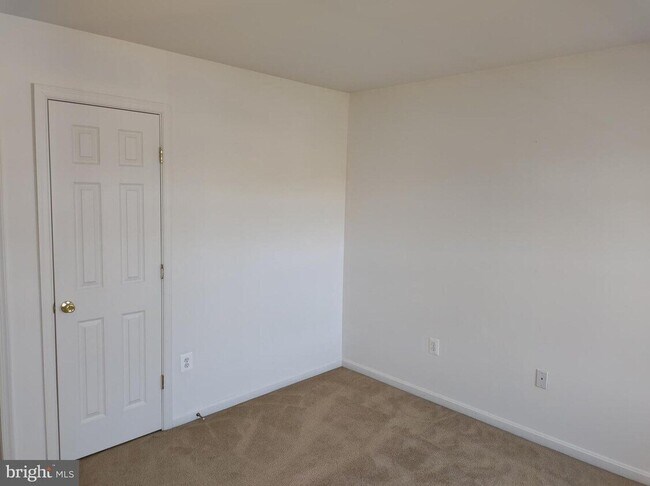 Building Photo - 15200 Chula Pl